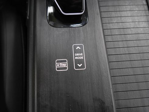 Used 2023 Nissan Ariya FWD image 23