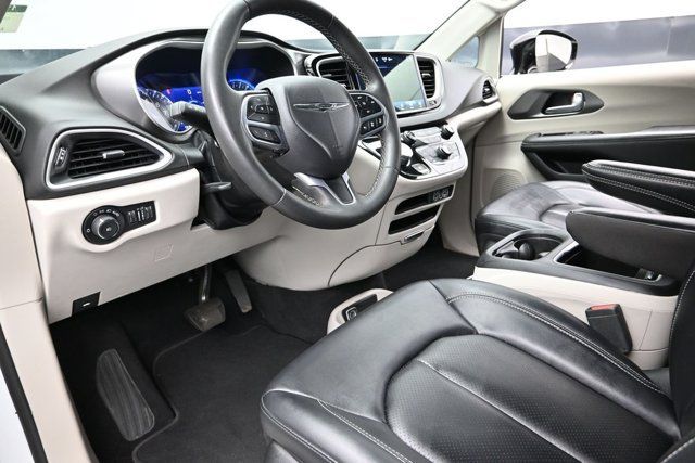 Certified 2024 Chrysler Pacifica Touring-L FWD image 23