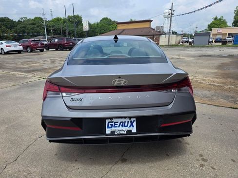 Used 2025 Hyundai Elantra SEL FWD image 5
