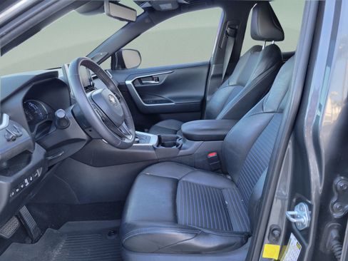 Used 2021 Toyota RAV4 XSE w/ XSE Grade Weather Package AWD/4WD image 18