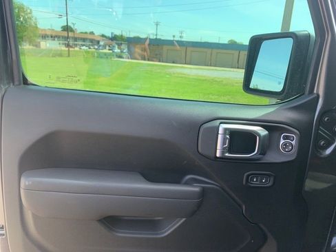 New 2025 Jeep Gladiator Sport image 12