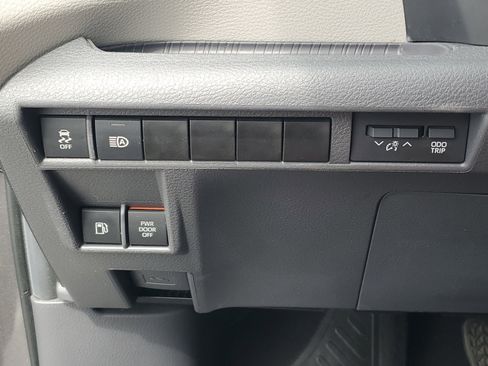 Used 2024 Toyota Sienna XLE FWD image 25