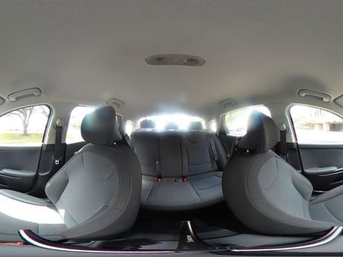 Used 2025 Kia K4 LXS image 37