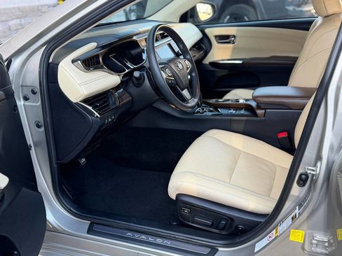 Used 2014 Toyota Avalon Limited image 2