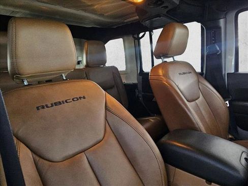 Used 2015 Jeep Wrangler Unlimited Rubicon w/ Connectivity Group image 22