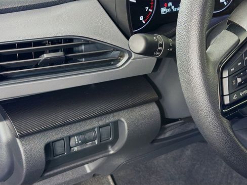 Used 2025 Subaru Crosstrek 2.0i Premium image 11