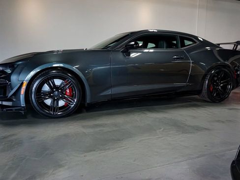 Used 2018 Chevrolet Camaro ZL1 image 34