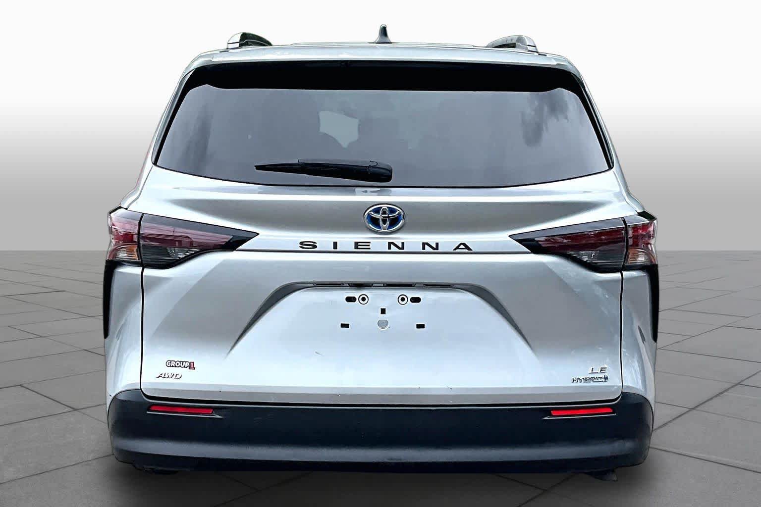 Used 2023 Toyota Sienna LE AWD/4WD image 5
