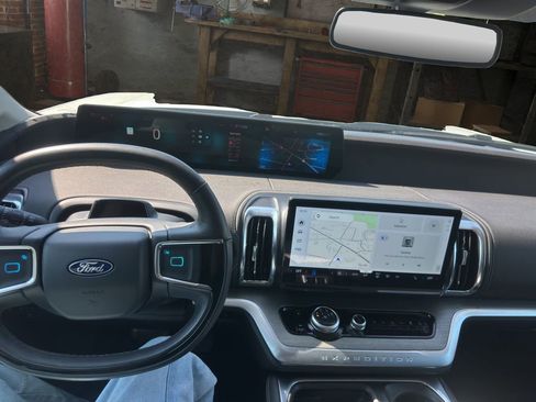 Certified 2025 Ford Expedition Platinum AWD/4WD image 20