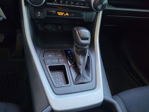 Used 2020 Toyota RAV4 LE image 23