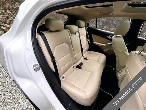 Used 2019 Mercedes-Benz GLA 250 4MATIC w/ Premium Package image 24