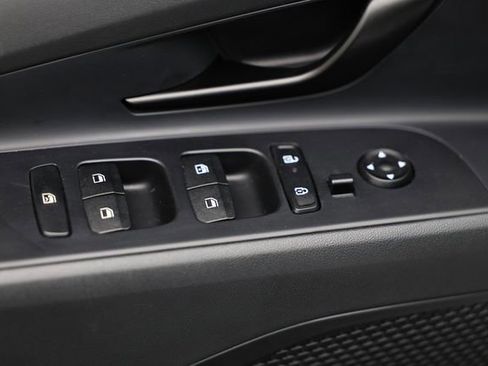 Certified 2025 Hyundai Elantra SEL FWD image 17