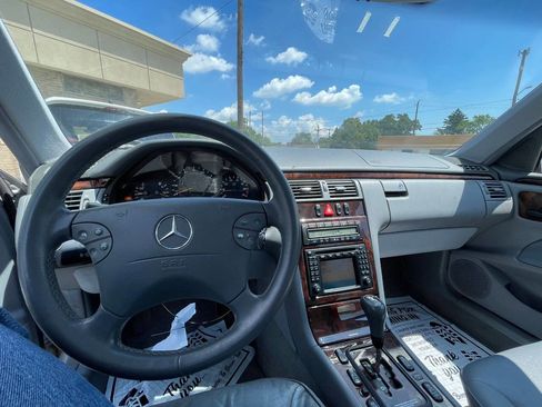 Used 2000 Mercedes-Benz E 320 Sedan image 10
