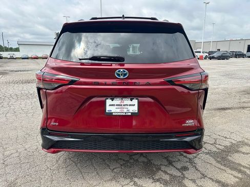 Used 2021 Toyota Sienna XSE w/ XSE Plus Package AWD/4WD image 7