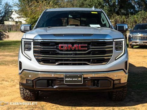 Used 2022 GMC Sierra 1500 SLT w/ SLT Premium Plus Package image 2