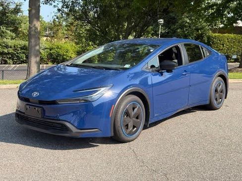 Used 2024 Toyota Prius LE AWD/4WD image 1