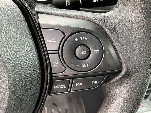 Used 2020 Toyota RAV4 XLE FWD image 21