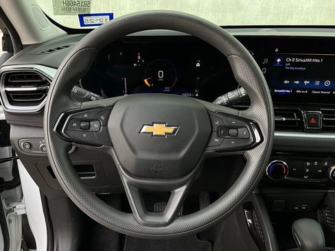 Used 2025 Chevrolet TrailBlazer LT image 14