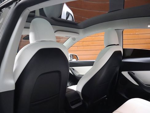 Used 2021 Tesla Model Y Long Range image 35