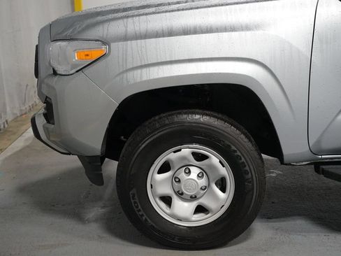 Certified 2022 Toyota Tacoma SR AWD/4WD image 5