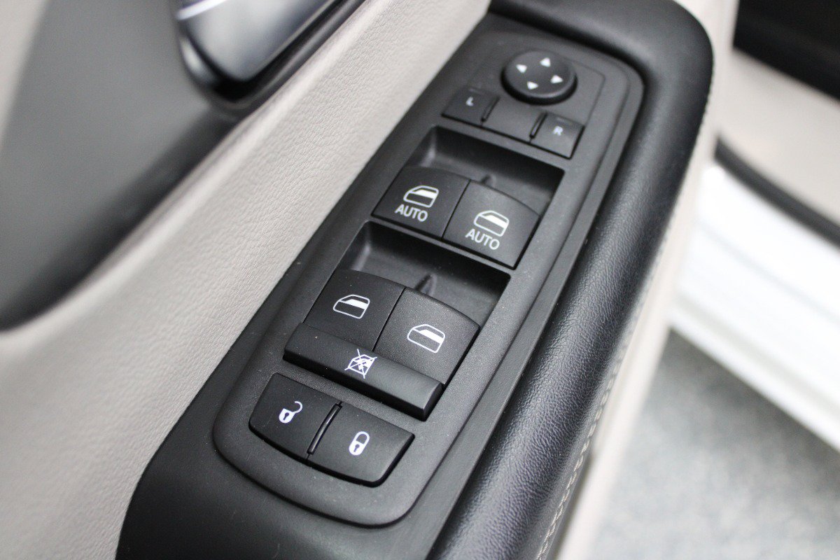 Used 2022 Chrysler Pacifica Touring-L FWD image 18