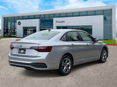 Used 2024 Volkswagen Jetta SE image 3