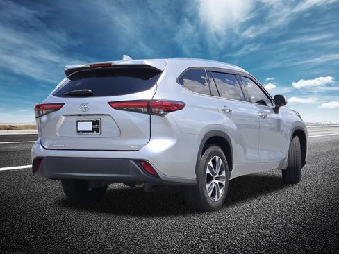 Used 2021 Toyota Highlander XLE FWD image 20