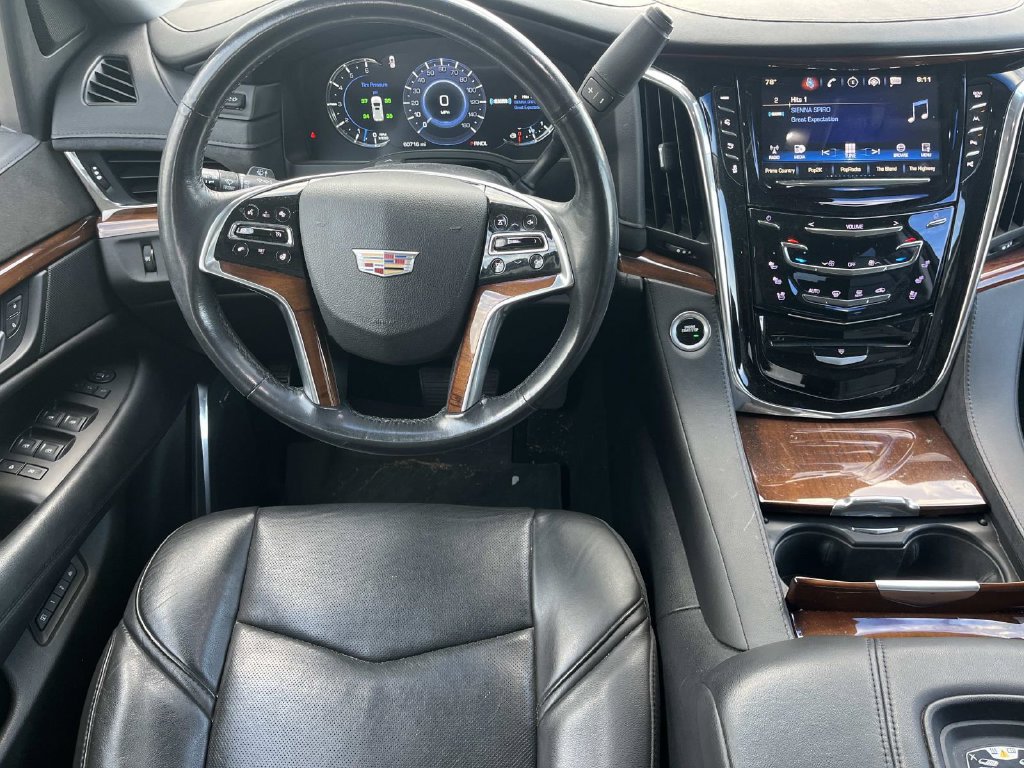 Used 2017 Cadillac Escalade Luxury AWD/4WD image 13