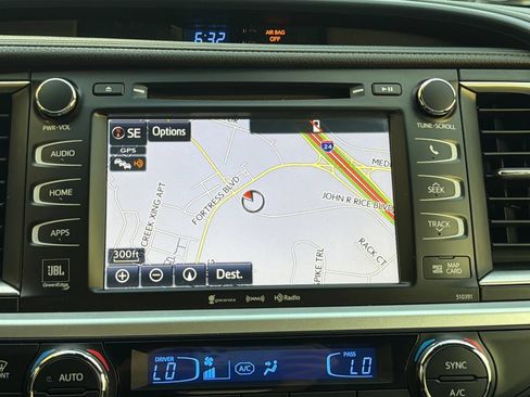 Used 2019 Toyota Highlander Limited Platinum AWD/4WD image 17
