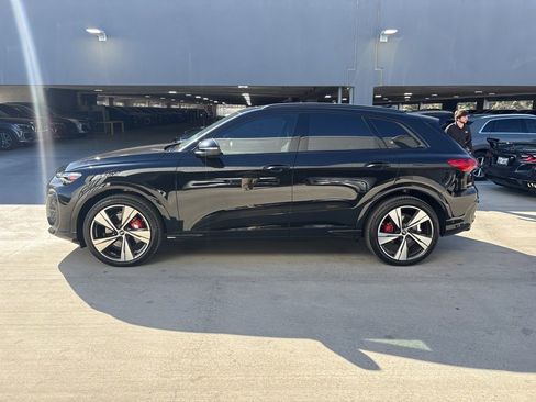 New 2025 Audi SQ5 Prestige image 9