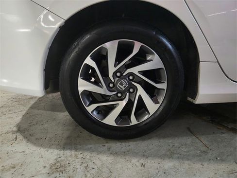 Used 2018 Honda Civic EX image 26