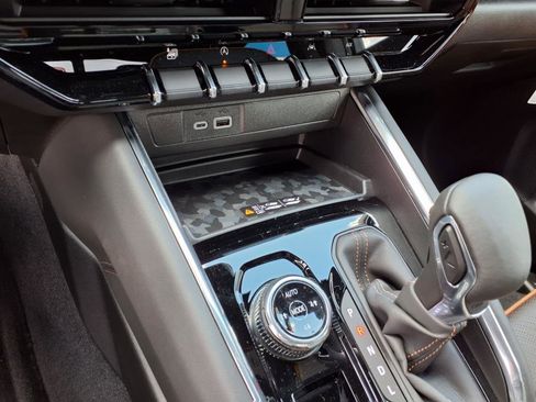 New 2025 GMC Canyon AT4 w/ Nightfall Edition AWD/4WD image 13