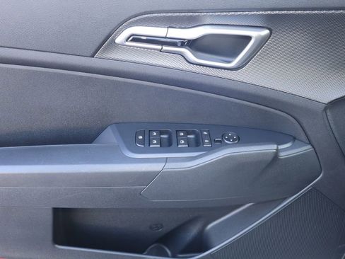 Used 2025 Kia Sportage LX image 16