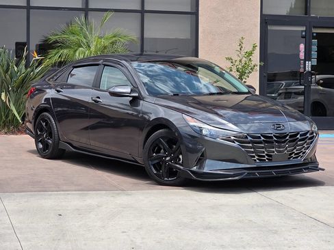 Used 2021 Hyundai Elantra Limited w/ Cargo Package FWD image 3