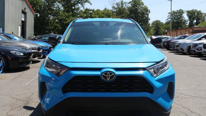 Used 2021 Toyota RAV4 LE FWD image 2