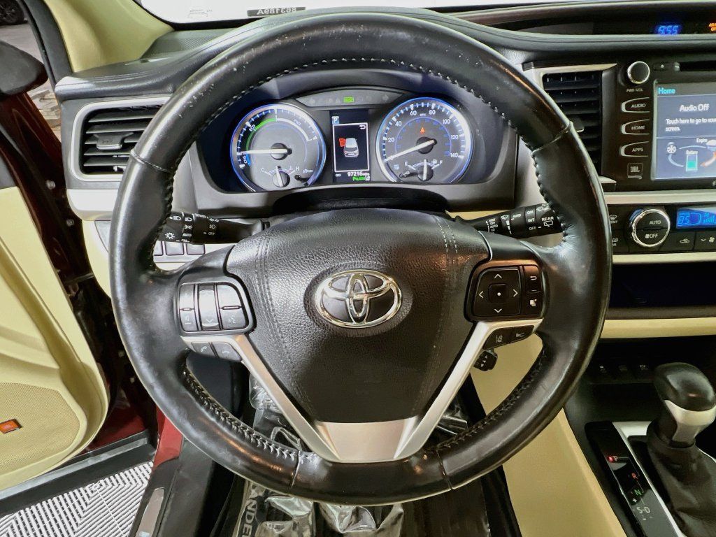 Certified 2017 Toyota Highlander Limited Platinum AWD/4WD image 10