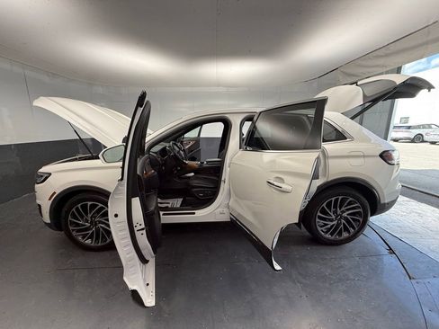 Used 2019 Lincoln Nautilus Reserve image 18