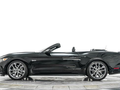 Used 2017 Ford Mustang GT Premium image 6