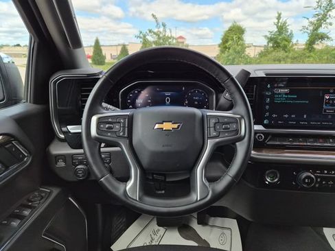 Used 2024 Chevrolet Silverado 1500 LT AWD/4WD image 19