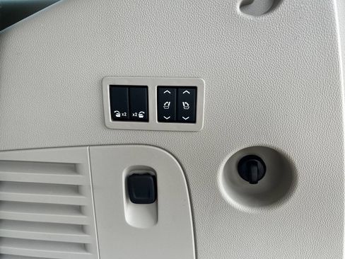 Used 2020 Cadillac Escalade Premium Luxury RWD image 38