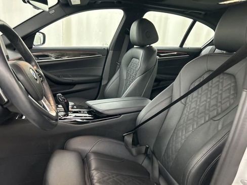 Used 2022 BMW 530i xDrive w/ Convenience Package image 9