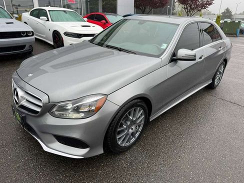 Used 2014 Mercedes-Benz E 350 4MATIC Sedan image 2