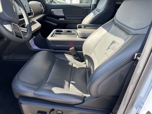 Used 2025 Ford Expedition Active image 10