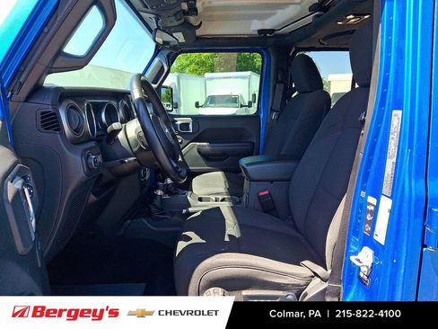 Used 2021 Jeep Gladiator Sport AWD/4WD image 16
