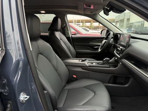 Used 2025 Toyota Grand Highlander FWD image 30