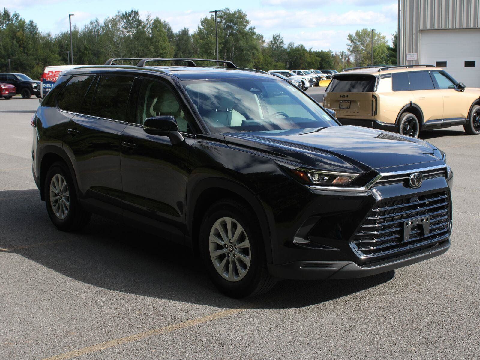 Used 2024 Toyota Grand Highlander AWD Hybrid image 3