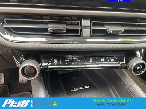 Used 2025 Chevrolet Equinox EV RS FWD image 26