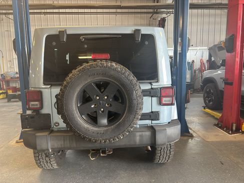 Used 2012 Jeep Wrangler Sahara AWD/4WD image 4