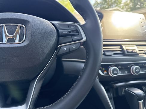 Used 2018 Honda Accord EX-L image 27