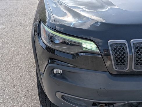 Used 2020 Jeep Cherokee Trailhawk AWD/4WD image 9